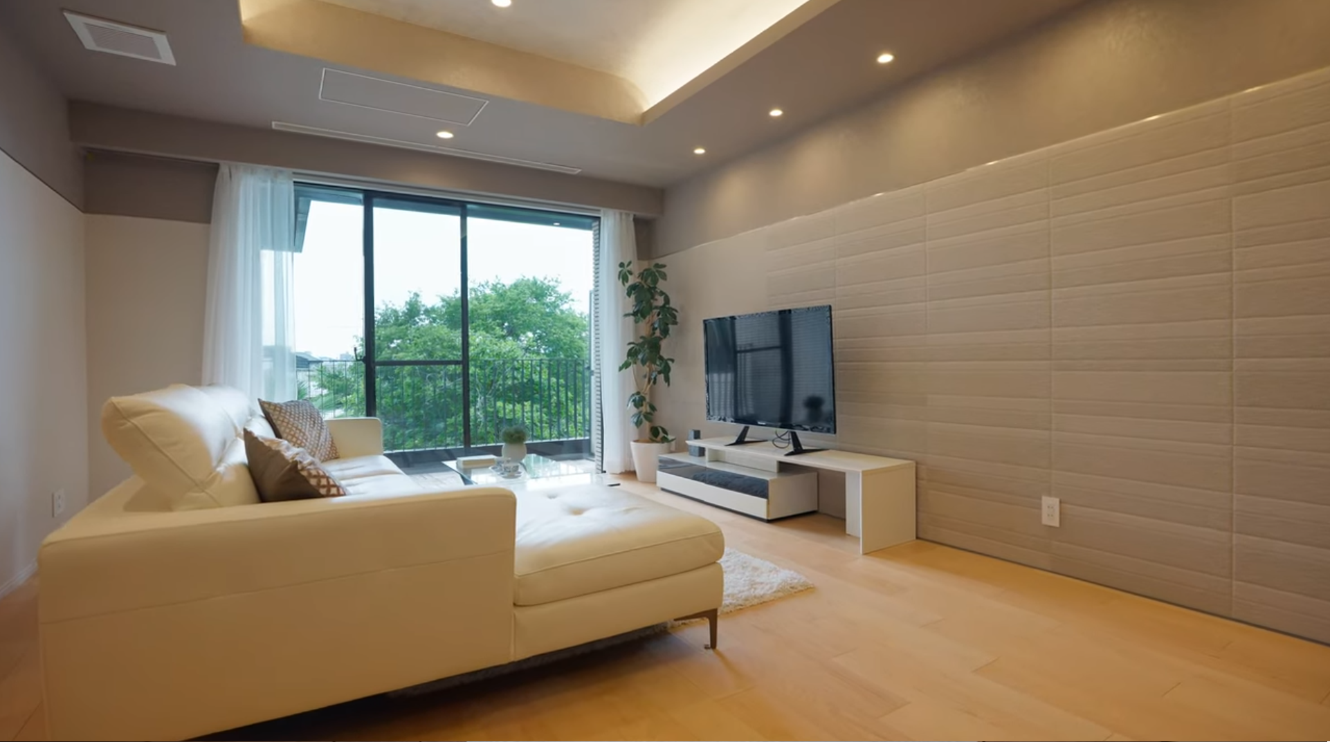 Luxury apartment in central Tokyo living room